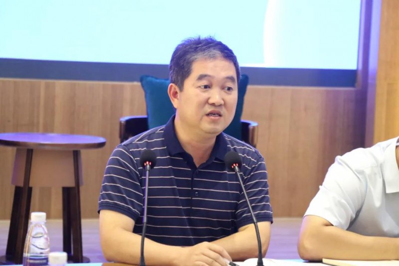 區(qū)家具產(chǎn)業(yè)促進(jìn)局局長李慶偉做動員講話