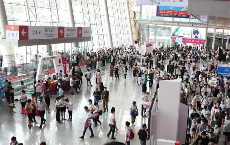 南康家具組團(tuán)出擊、統(tǒng)一形象亮相第45屆中國家博會(huì)2