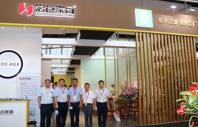 江西省家具協(xié)會(huì)會(huì)長劉偉一同為企業(yè)加油鼓勁!