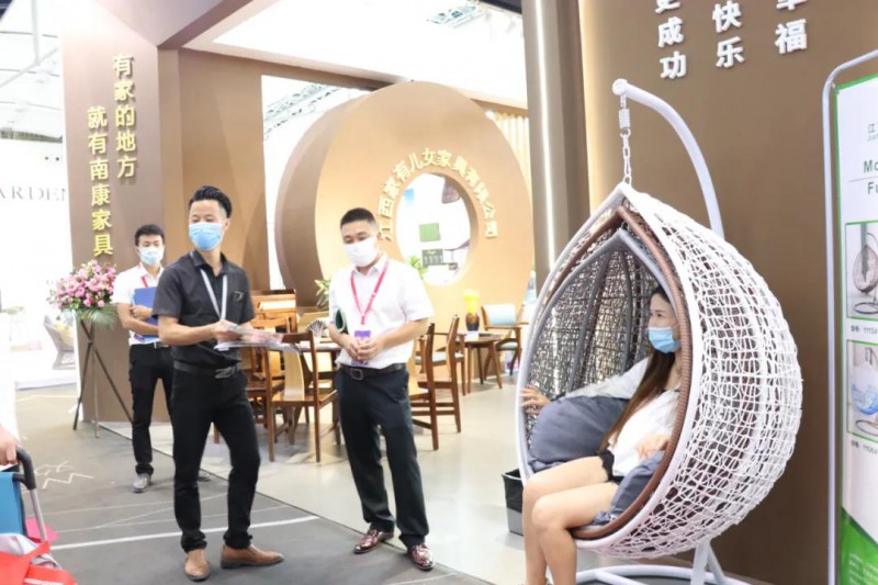 家有兒女的藤編吊籃很受歡迎哦!