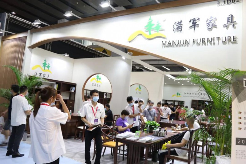 南康辦公企業(yè)代表江西滿軍家具有限公司參展2