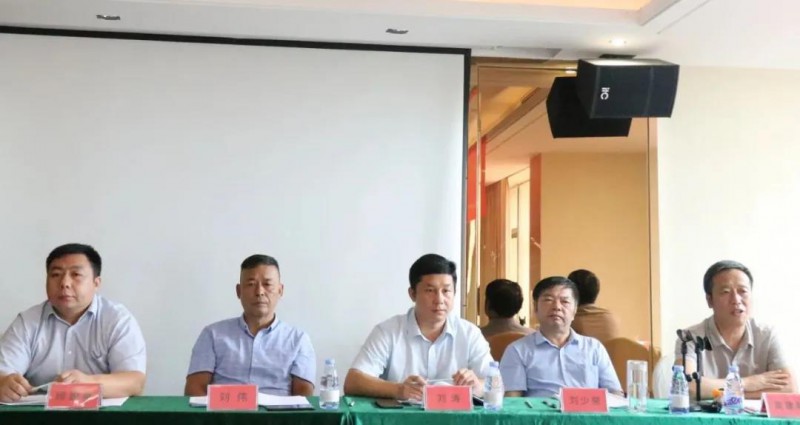 江西三大家具產業基地代表齊聚南康，共同探索現代家具產業鏈的發展之路!