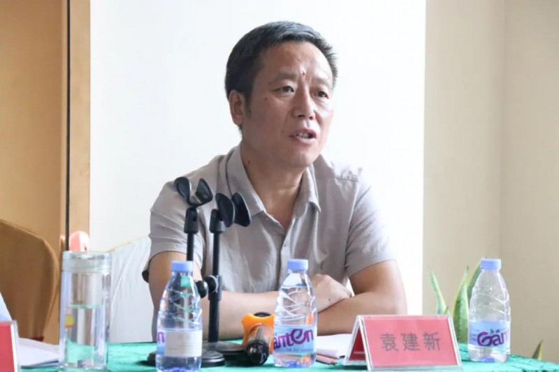 南城縣校具產業辦公室主任袁建新