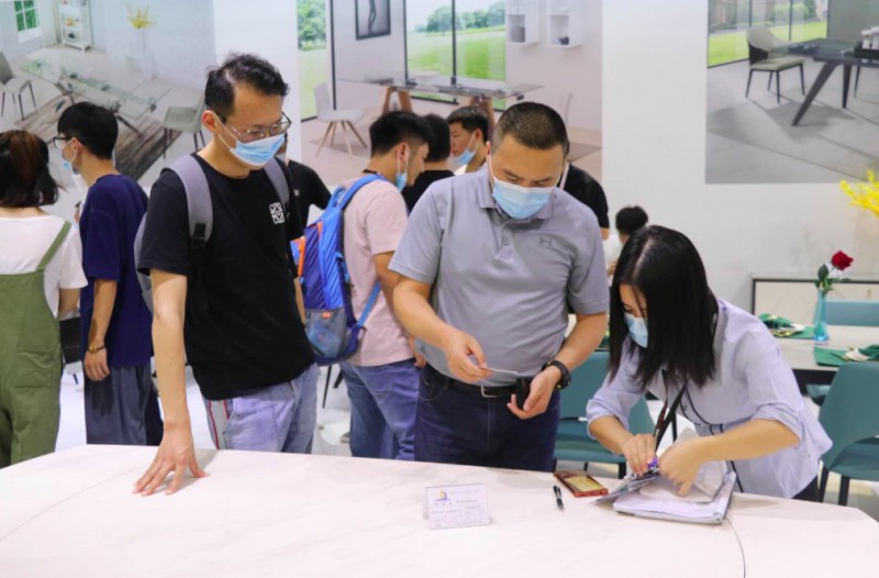 南康家具品牌展區人氣旺盛1