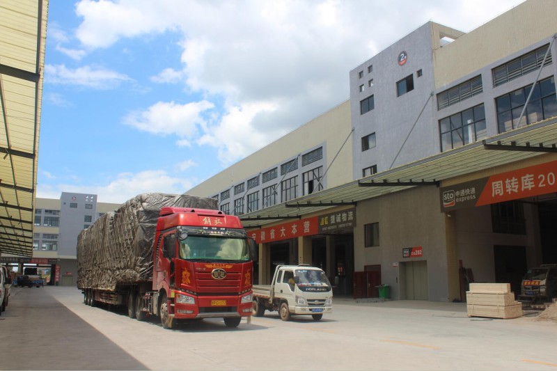 捷誠物流倉儲裝車1