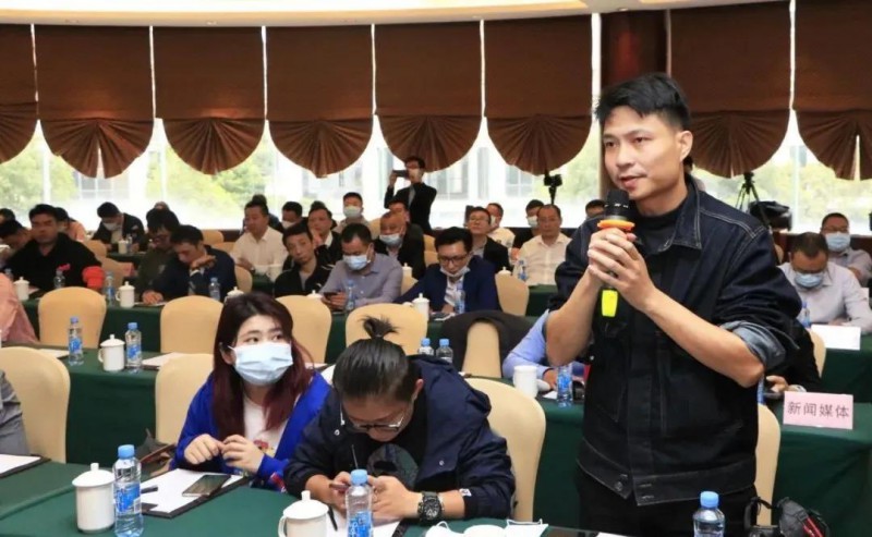 新浪網記者提問