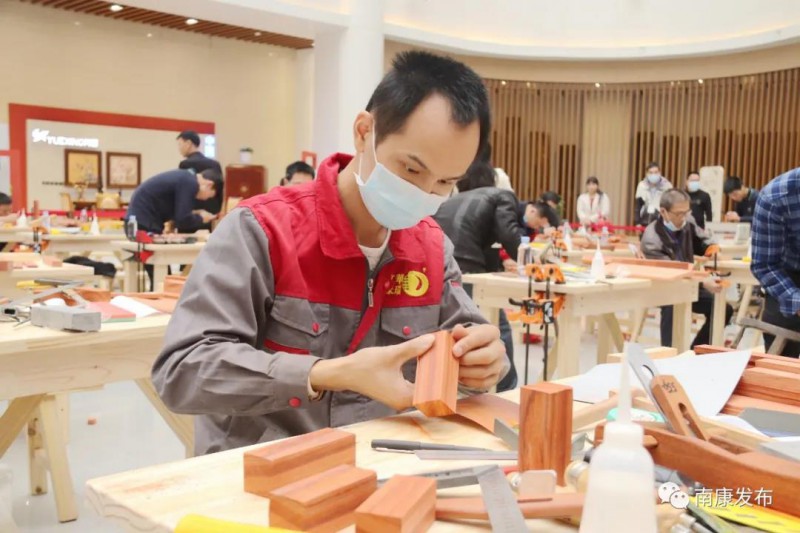 運用各自精湛的技藝