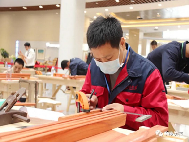 運用各自精湛的技藝