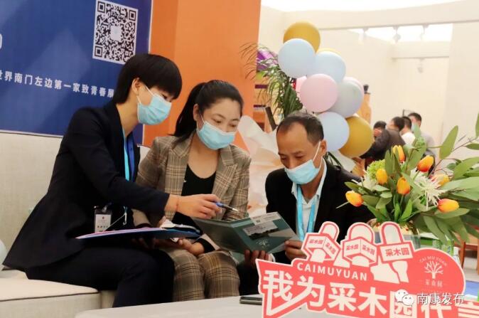 客商參觀購買興致高昂