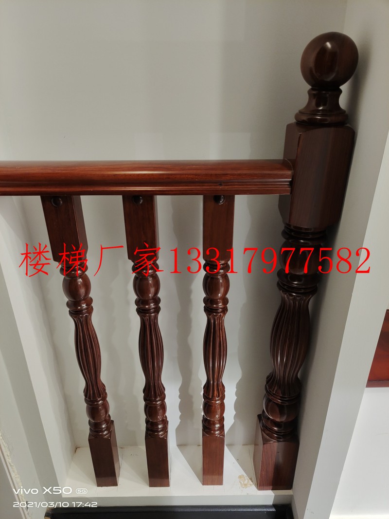 江西贛州實(shí)木樓梯廠家展廳實(shí)拍2