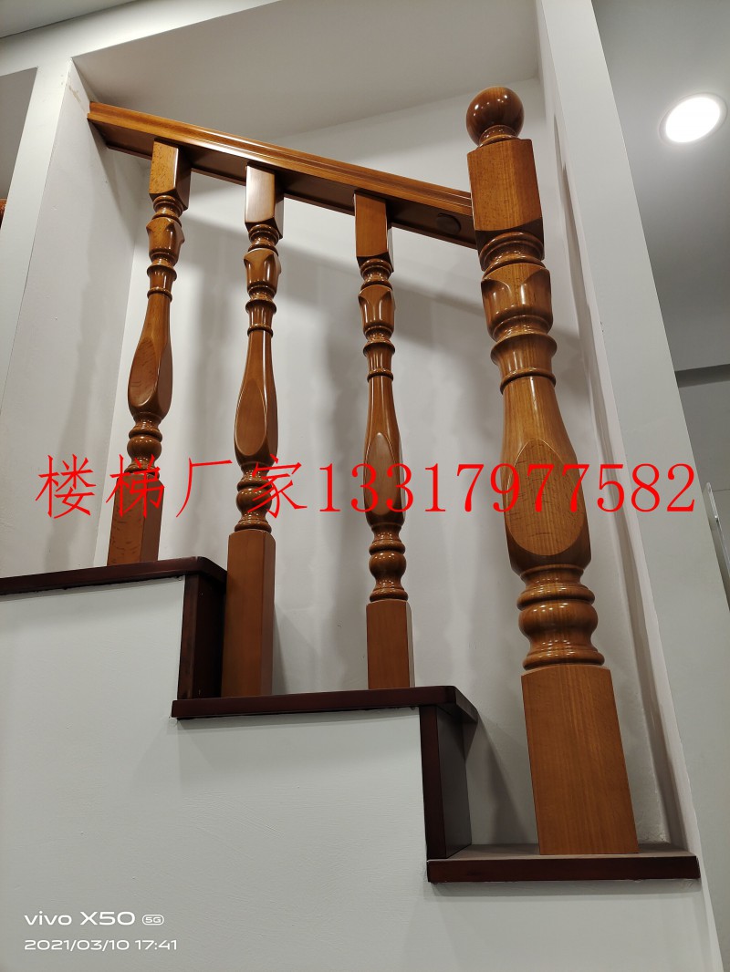 江西贛州實(shí)木樓梯廠家展廳實(shí)拍6