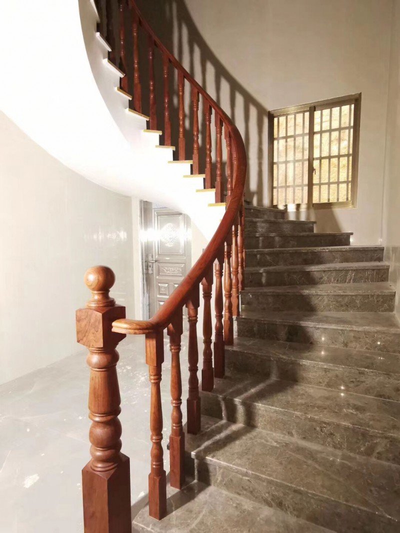 江西贛州實(shí)木樓梯廠家工程案例9