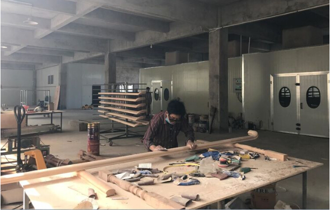 江西贛州實(shí)木樓梯廠家工廠實(shí)拍3