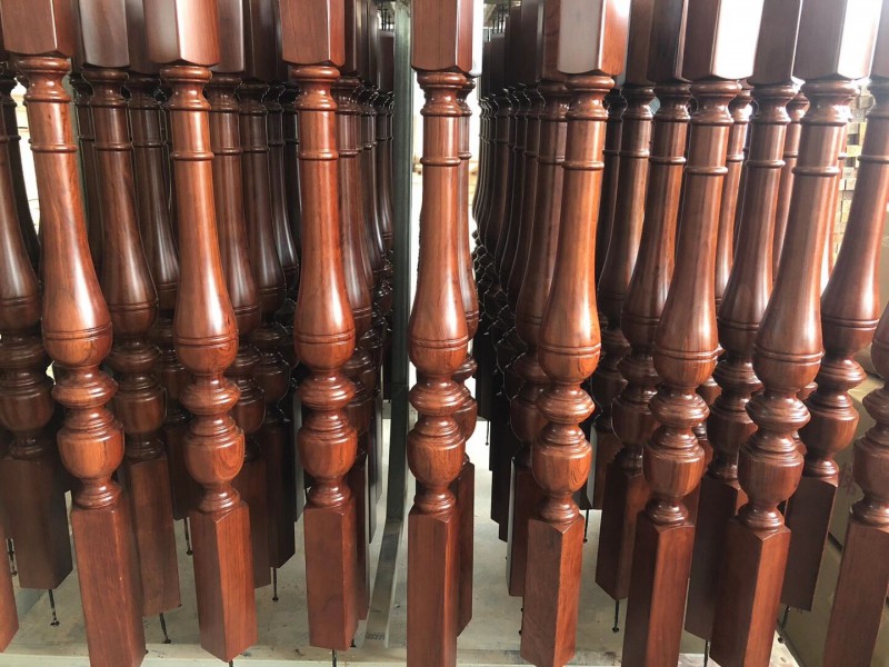 江西贛州實(shí)木樓梯廠家工廠實(shí)拍4