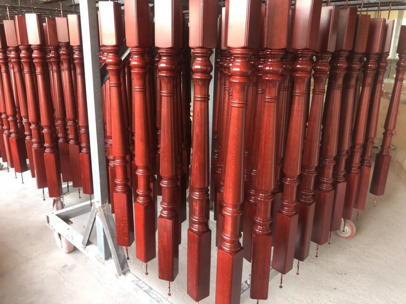 江西贛州實(shí)木樓梯廠家工廠實(shí)拍5