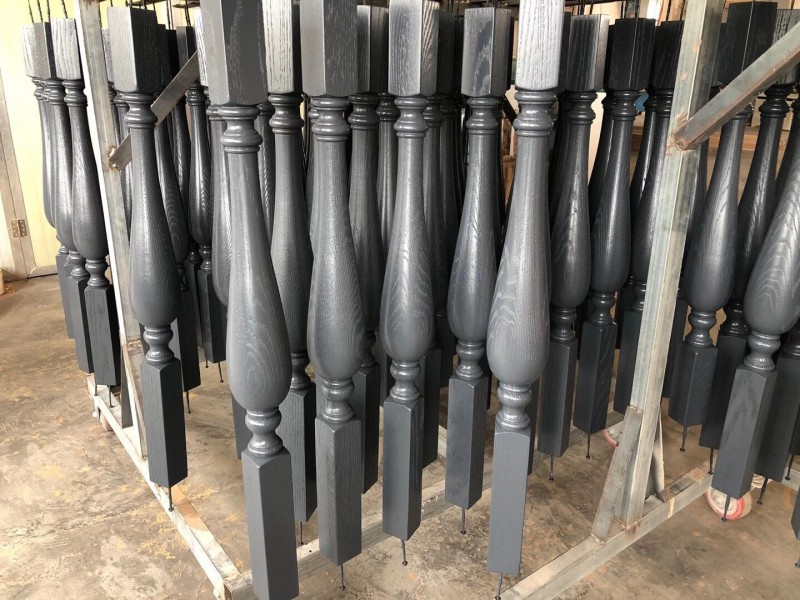 江西贛州實(shí)木樓梯廠家工廠實(shí)拍6