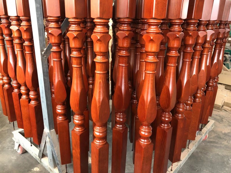 江西贛州實(shí)木樓梯廠家工廠實(shí)拍7