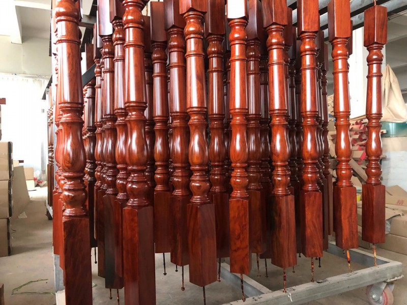 江西贛州實(shí)木樓梯廠家工廠實(shí)拍9