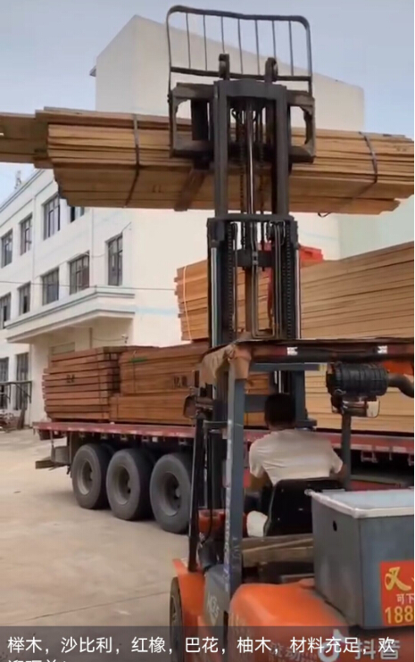 江西贛州實(shí)木樓梯廠家工廠實(shí)拍15