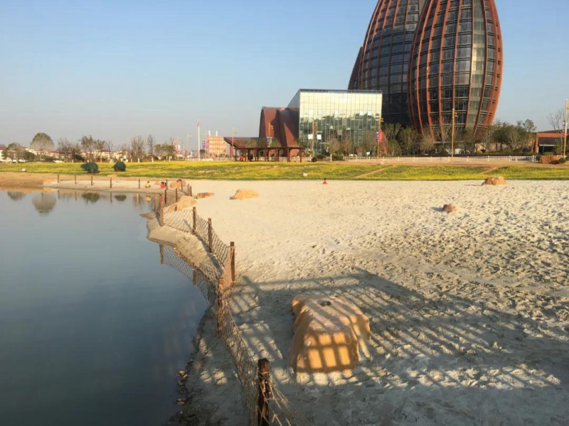 網(wǎng)紅娛樂(lè)項(xiàng)目：白沙灘&蹦蹦云