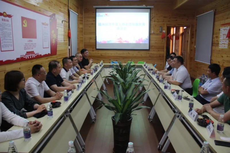 贛州經(jīng)濟(jì)年度人物走進(jìn)南康家具，考察產(chǎn)業(yè)發(fā)展情況