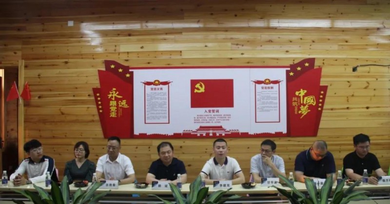 贛州經(jīng)濟(jì)年度人物走進(jìn)南康家具，考察產(chǎn)業(yè)發(fā)展情況2