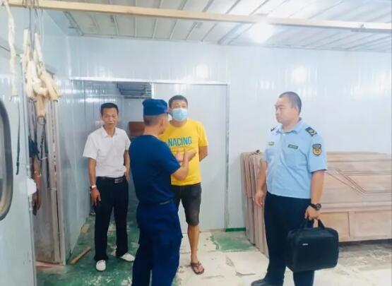 深入東山街道家具企業開展安全檢查