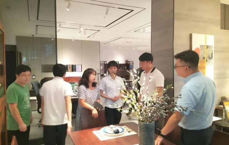 湖北省潛江考察團一行來南康交流家具產業發展經驗4