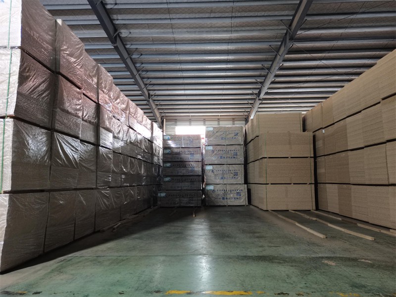 愛格森刨花板廠家倉庫實拍