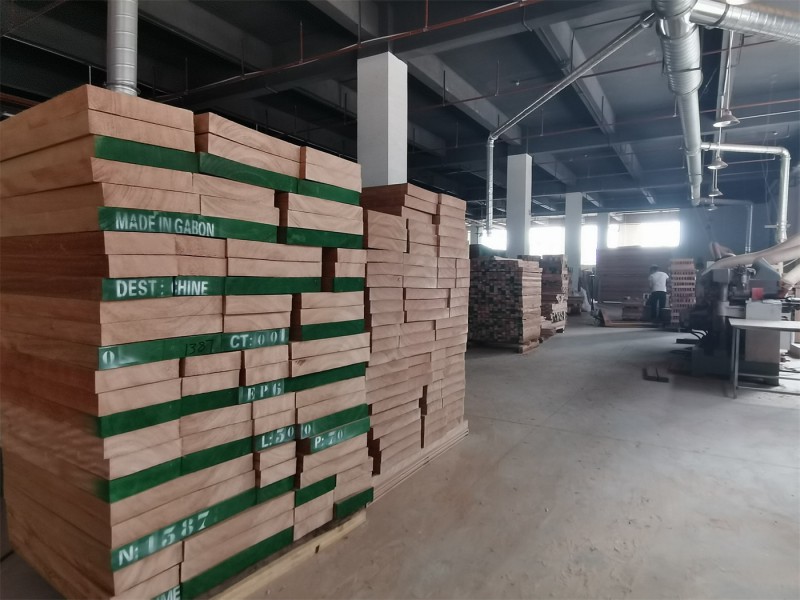 江西南康金絲檀和樹(shù)脂大板家具定制生產(chǎn)廠家工廠實(shí)拍10