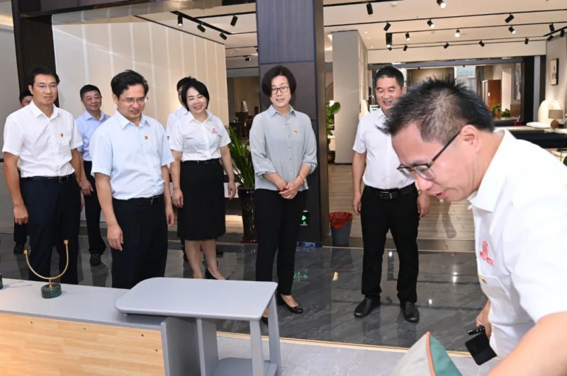 吳忠瓊：充分發揮黨建引領作用 助推南康家具產業高質量發展