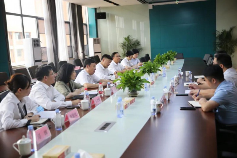 馬健雄高度贊揚了南康家具產業