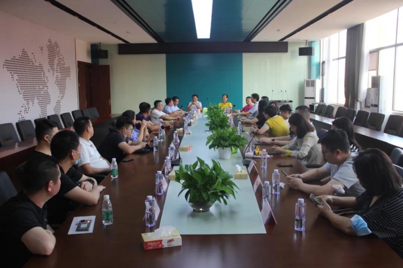 中山家具商會考察團來南康交流家具產業發展經驗