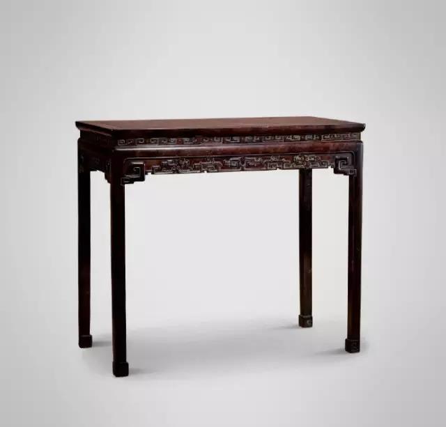 清紫檀夔龍紋有束腰半桌