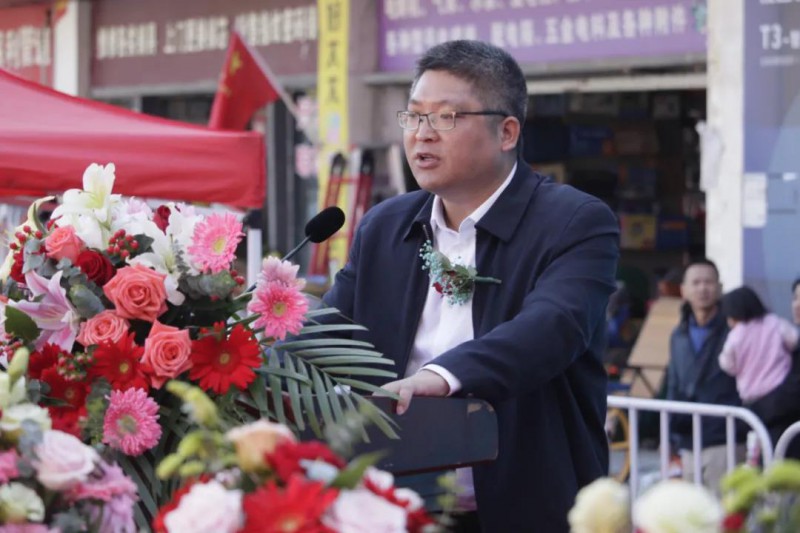 區委常委、副區長李成勝