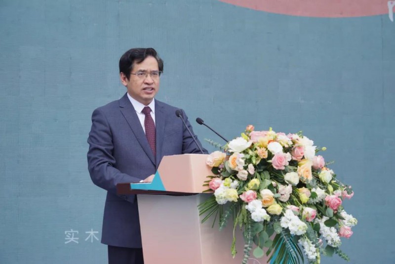 區委書記何善錦致辭