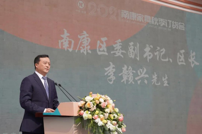 區委副書記、區長李贛興主持