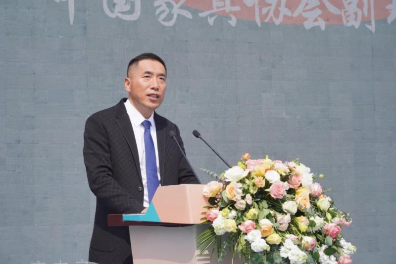 中國家具協會副理事長、銷售商委員會執行秘書長郭新文講話