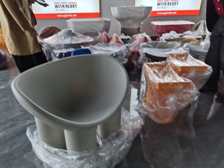 江西南康網紅注塑滾塑家具工廠展廳實拍3