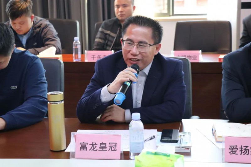 區(qū)家具協(xié)會常務(wù)副會長、富龍皇冠總裁溫世通