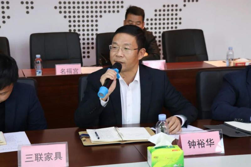 工業(yè)（家具）設(shè)計中心主任鐘裕華