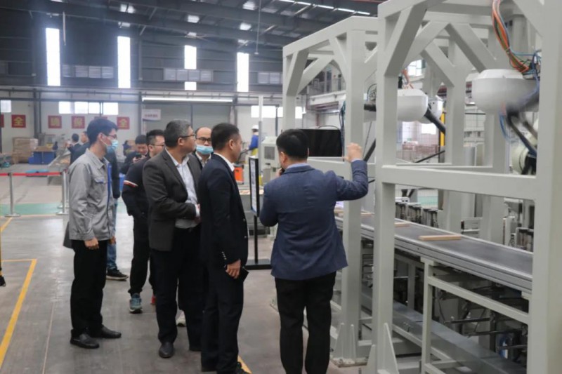 考察城發智能制造共享備料中心