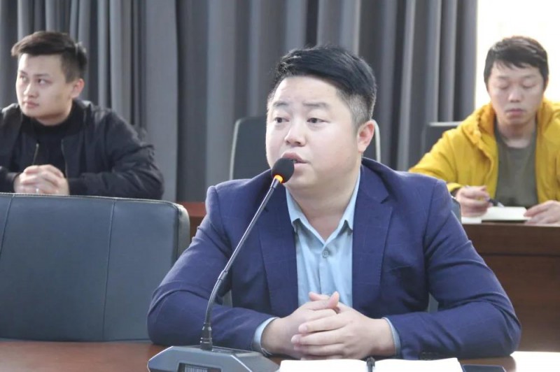 區家具協會秘書長楊劍主持會議