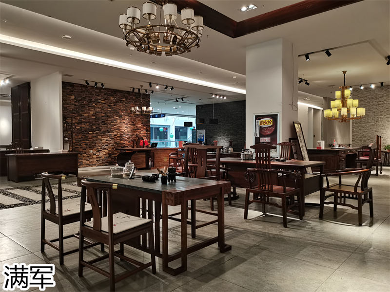 滿軍實木辦公家具展廳實拍