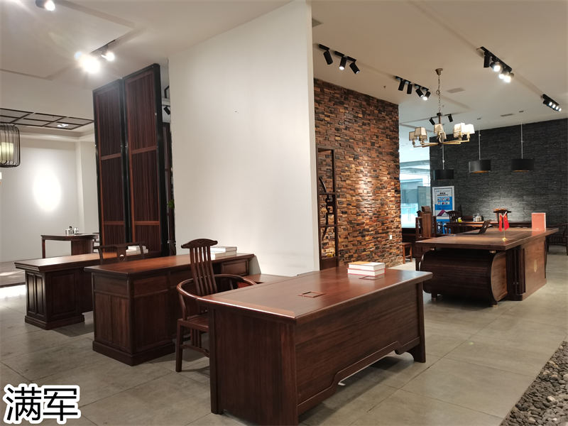 滿軍實木辦公家具展廳實拍