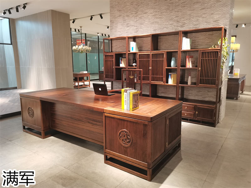 滿軍實木辦公家具展廳實拍