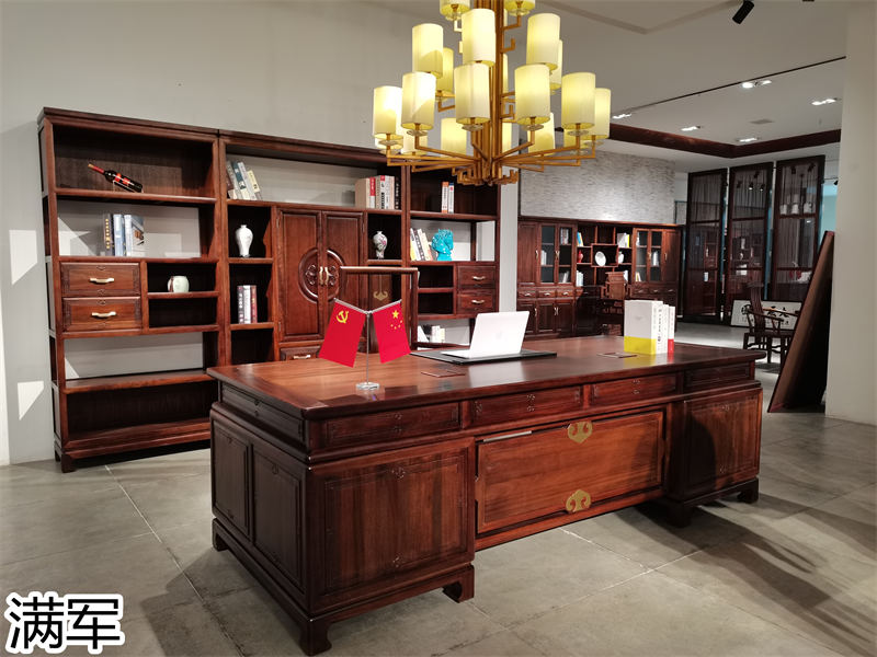 滿軍實木辦公家具展廳實拍