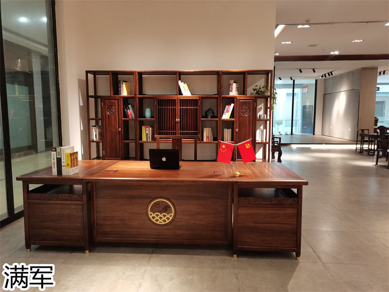 滿軍實木辦公家具展廳實拍