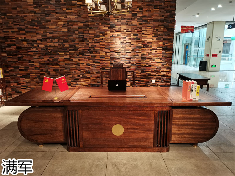 滿軍實木辦公家具展廳實拍