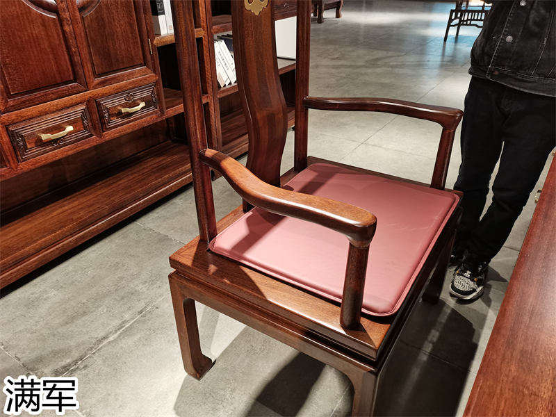 滿軍實木辦公家具展廳實拍